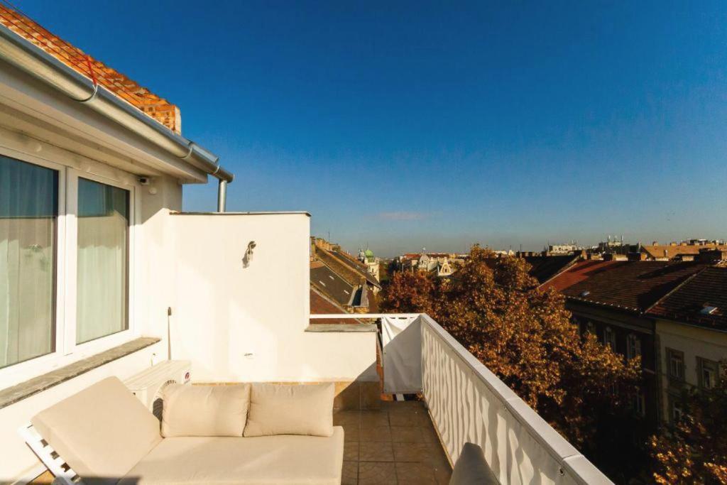 Appartamento Podmaniczky Terrace Retreat With Ac Budapest Esterno foto